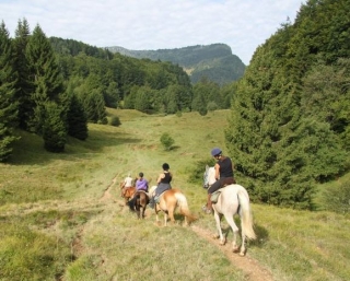  Pbaños a caballo en las Bauges 